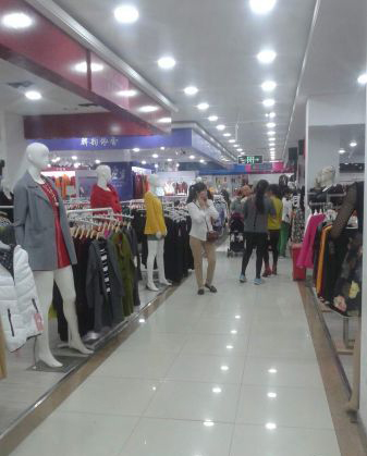 商业广场二楼服装店转让C