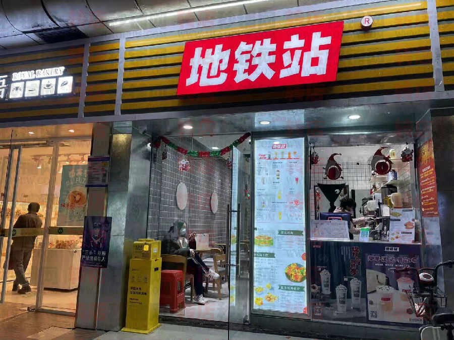 布吉长龙奶茶店转让，位置佳，生意稳定