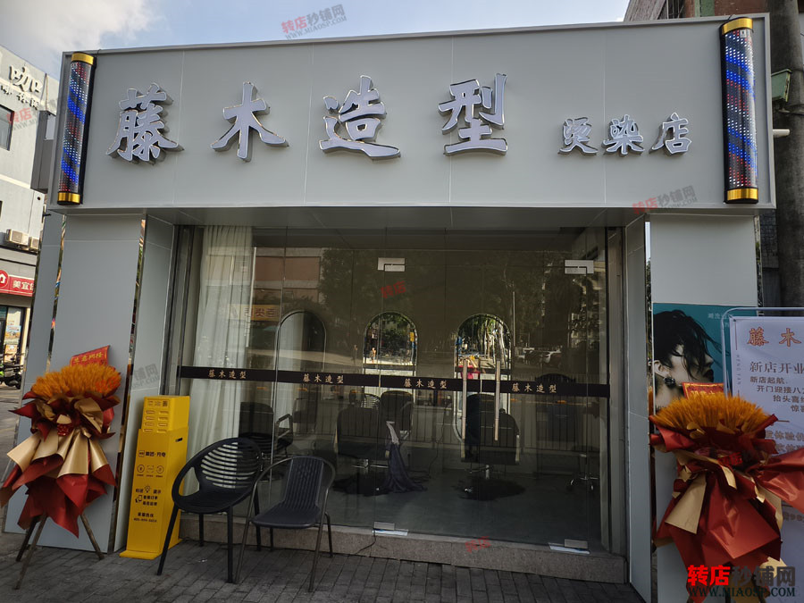 龙岗宝龙 临街美发店转让 精装修 周边工业区 大型成熟社区 